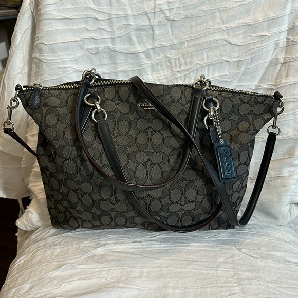 Coach Handbags - Coach shoulder tote